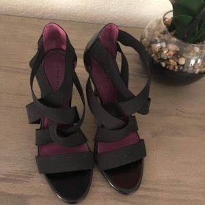 Tahari dashly midi heels 7